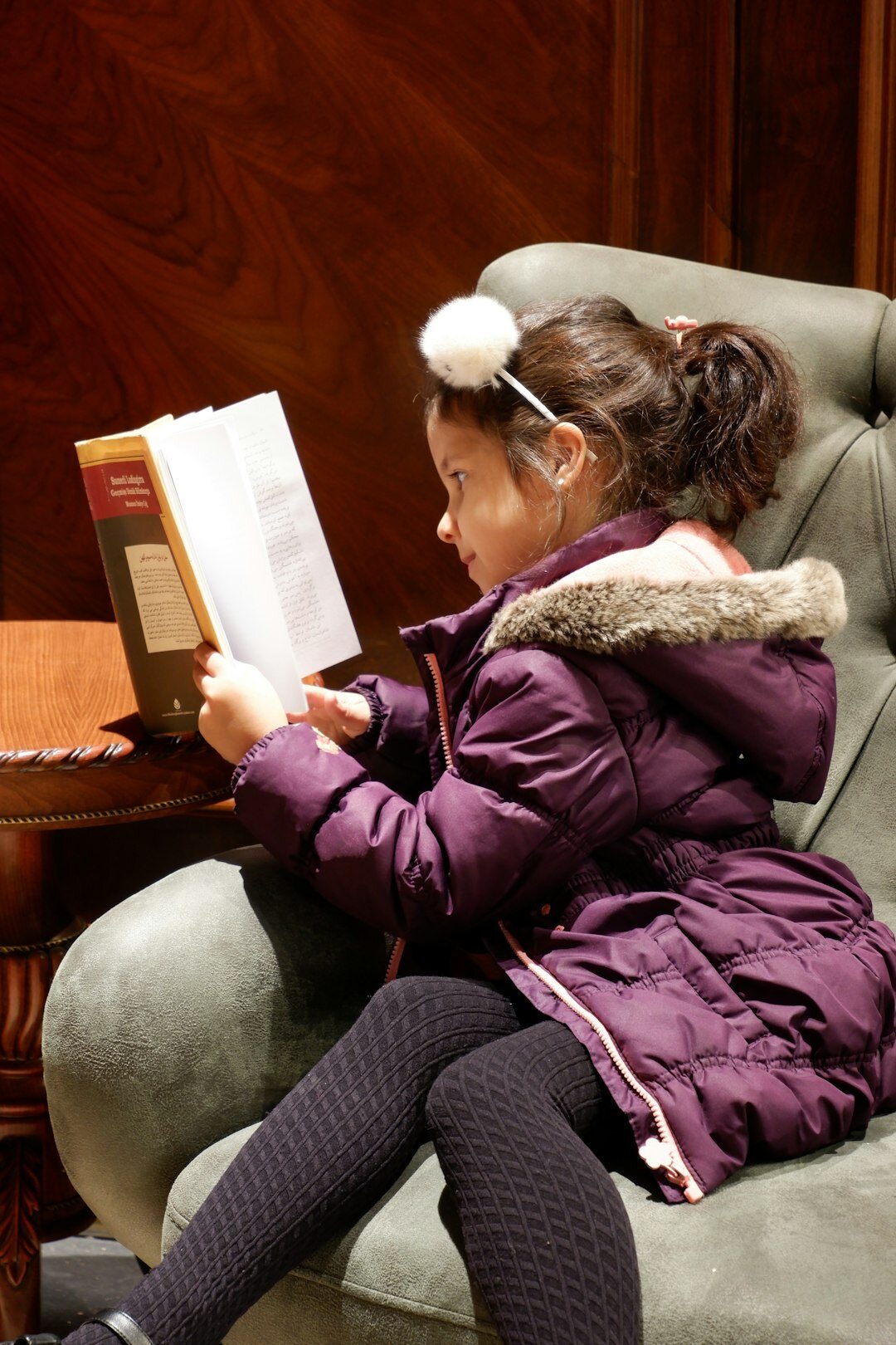 detective reading clues